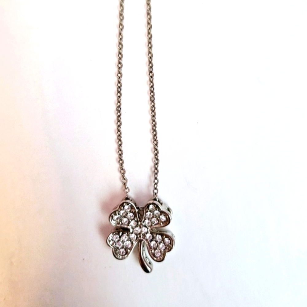 4 leaf clover pendant